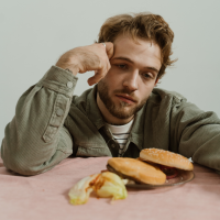 Notre visage est le reflet de l’encombrement de nos organes.